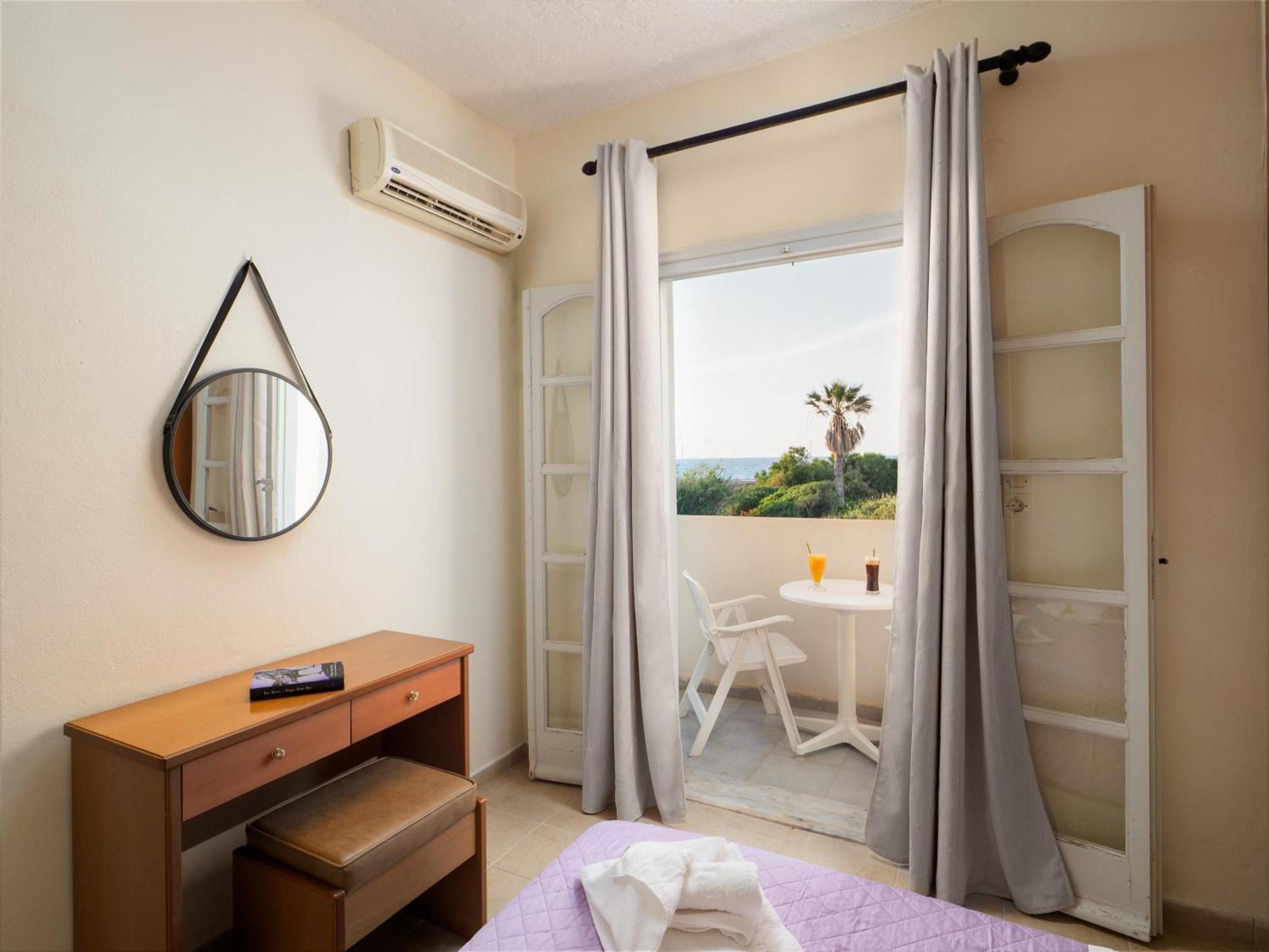 Divina Seaside Apartments By Estia Gúvesz Kültér fotó