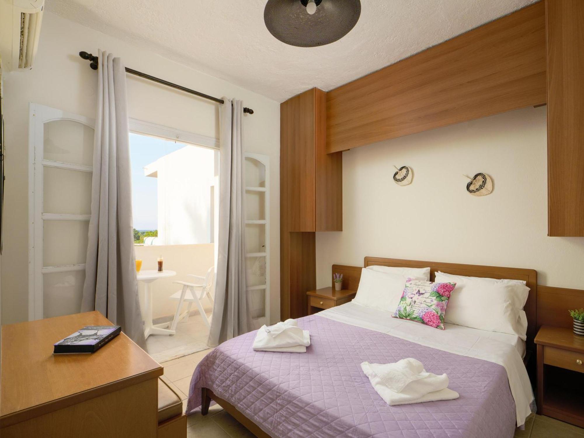 Divina Seaside Apartments By Estia Gúvesz Kültér fotó